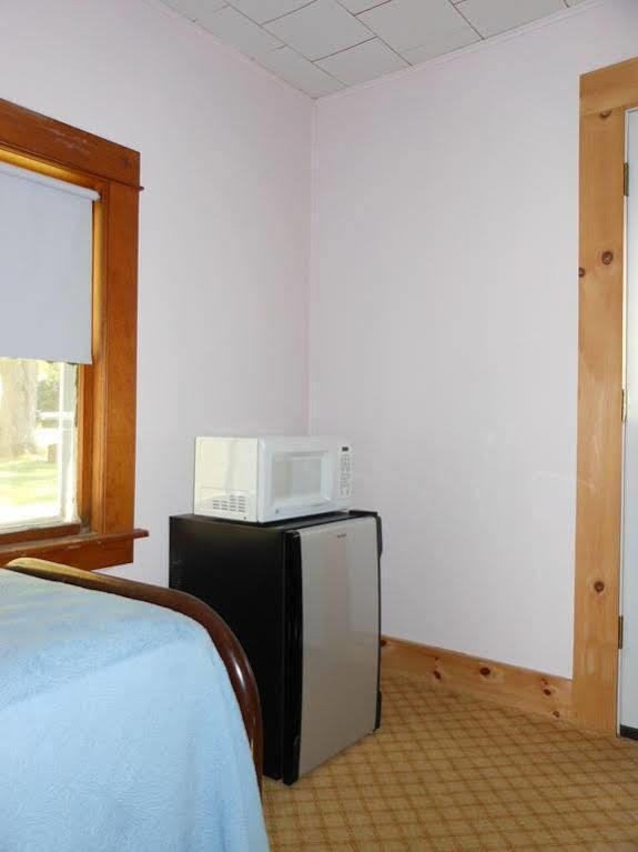 Katahdin Cabins Hotel Millinocket Exterior photo