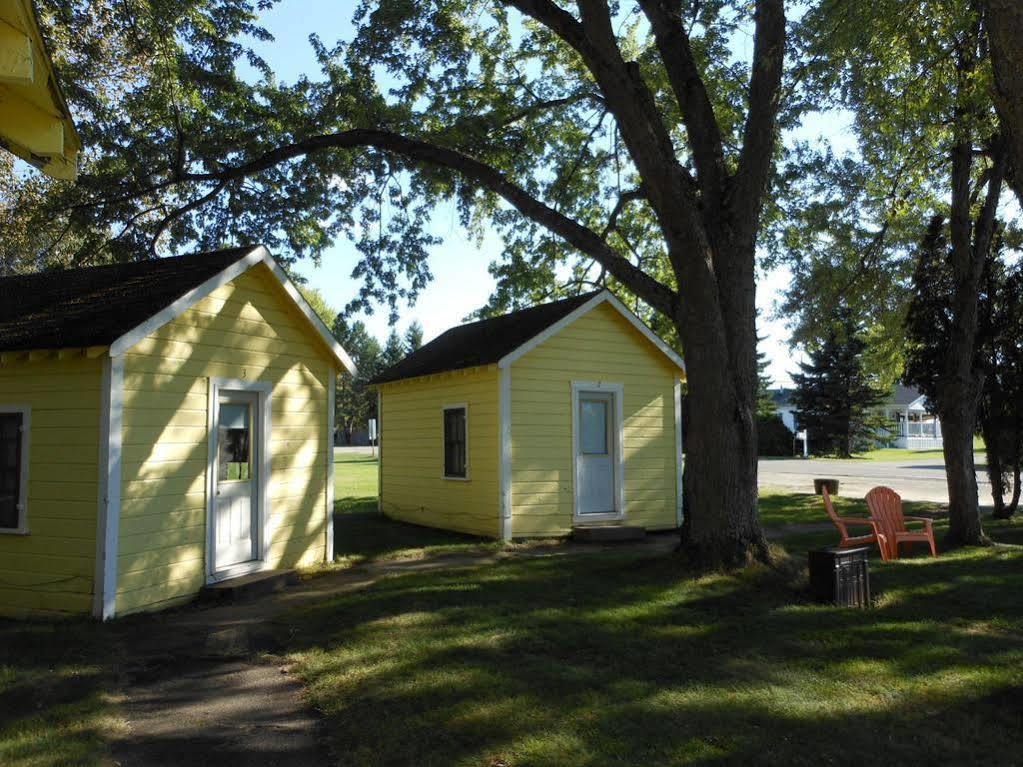 Katahdin Cabins Hotel Millinocket Exterior photo