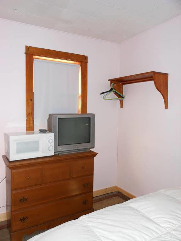 Katahdin Cabins Hotel Millinocket Exterior photo